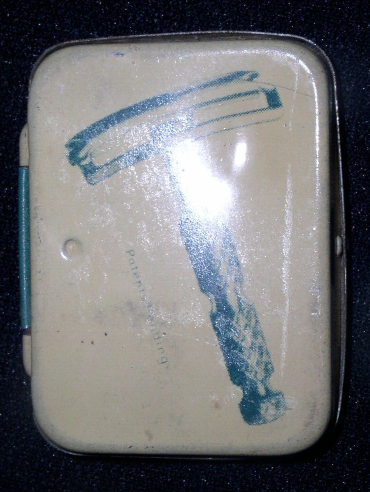 Razorette~Miniature Safety Razor in Original Tin Case