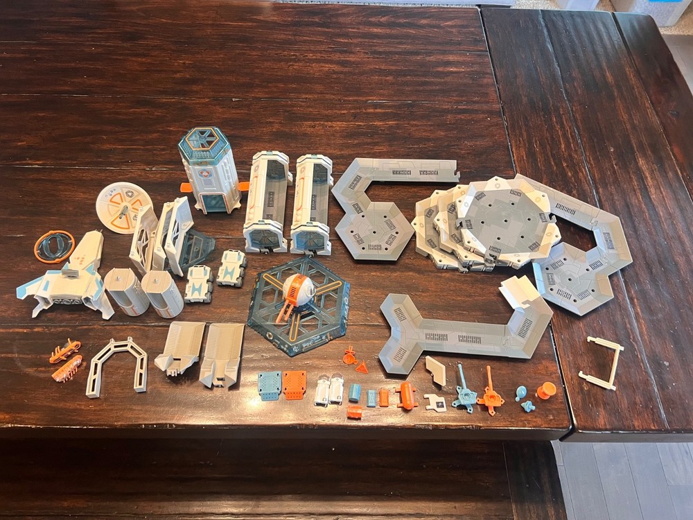 HEXBUG NANO SPACE COSMIC COMMAND Lot with 2 hex bugs