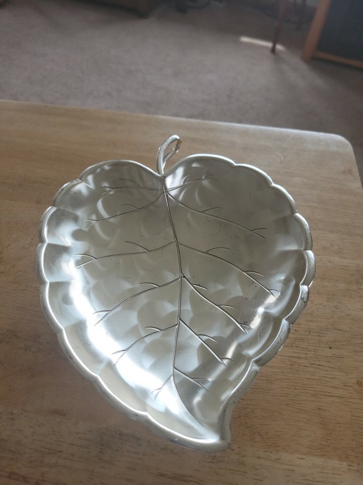 Vtg Pearlized Silverware Leaf Shaped Candy Nut Dish Unmarked  8 3/4"×6 1/2"