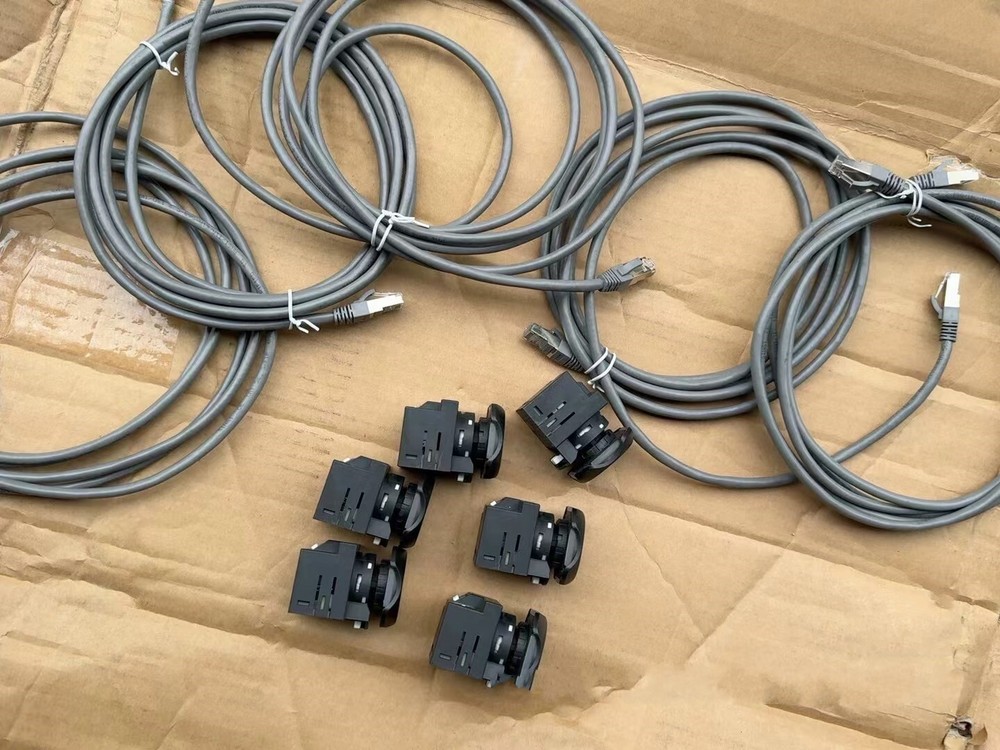 1PCS Used KW2D-R100Q4E button switch #N936P YF