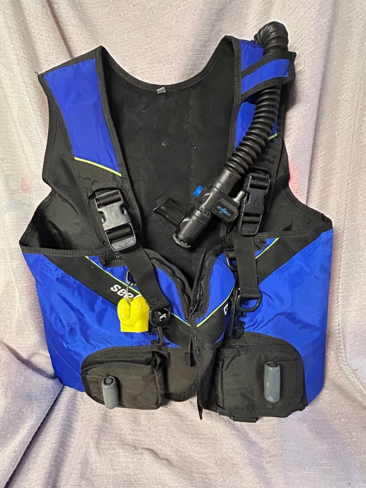 SeaQuest Scuba Diving BCD Buoyancy Control Device Size Large Blue / Black