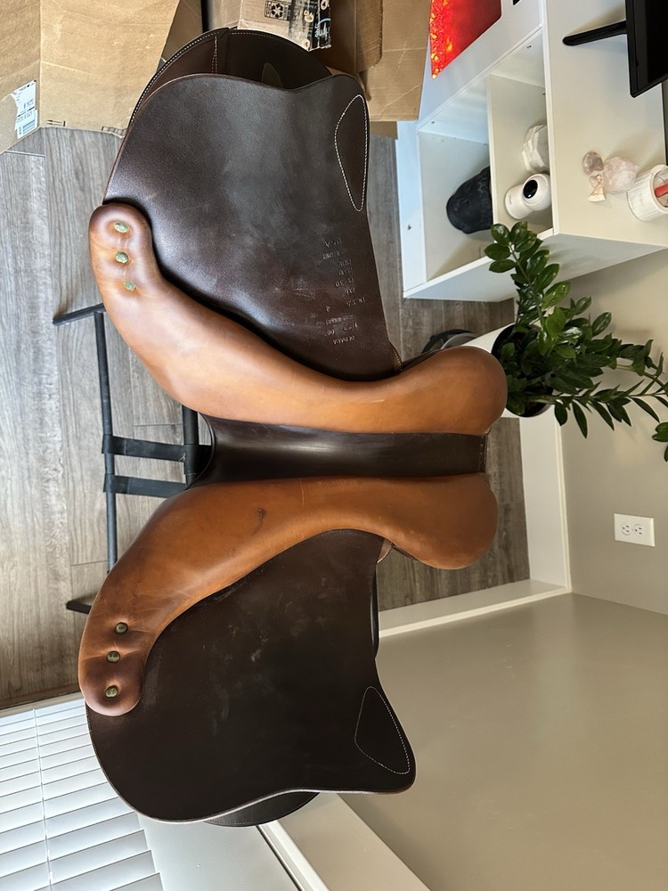 Devoucoux Oldara Arcade Normale 17.5" Jumping/Close Contact Saddle