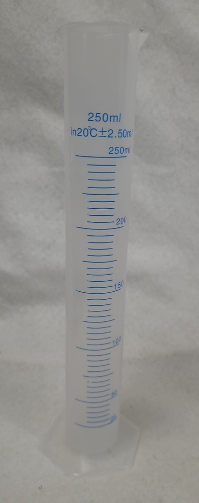 5 plastic Graduated Measuring Cylinder set & 3 cleaning brushes See description