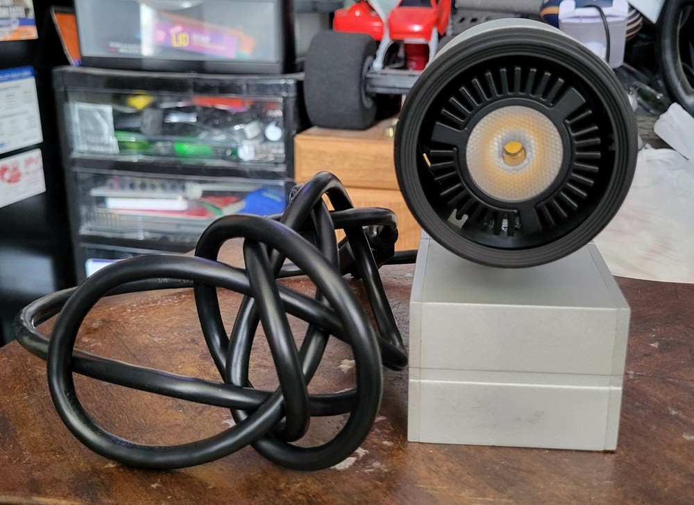 Stand-free Spotlight