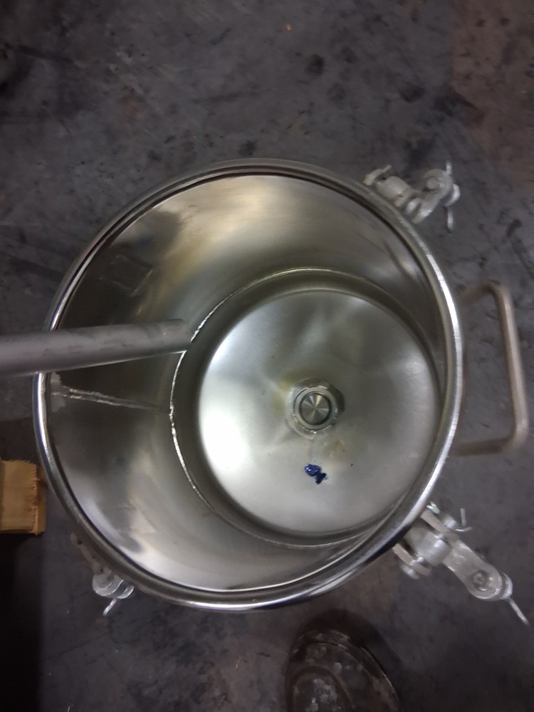 BINKS 83G PRESSURE POT