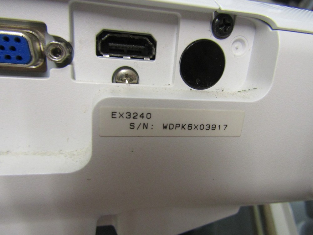 Epson H719A (EX3240) LCD Projector w/ remote - Tested Working