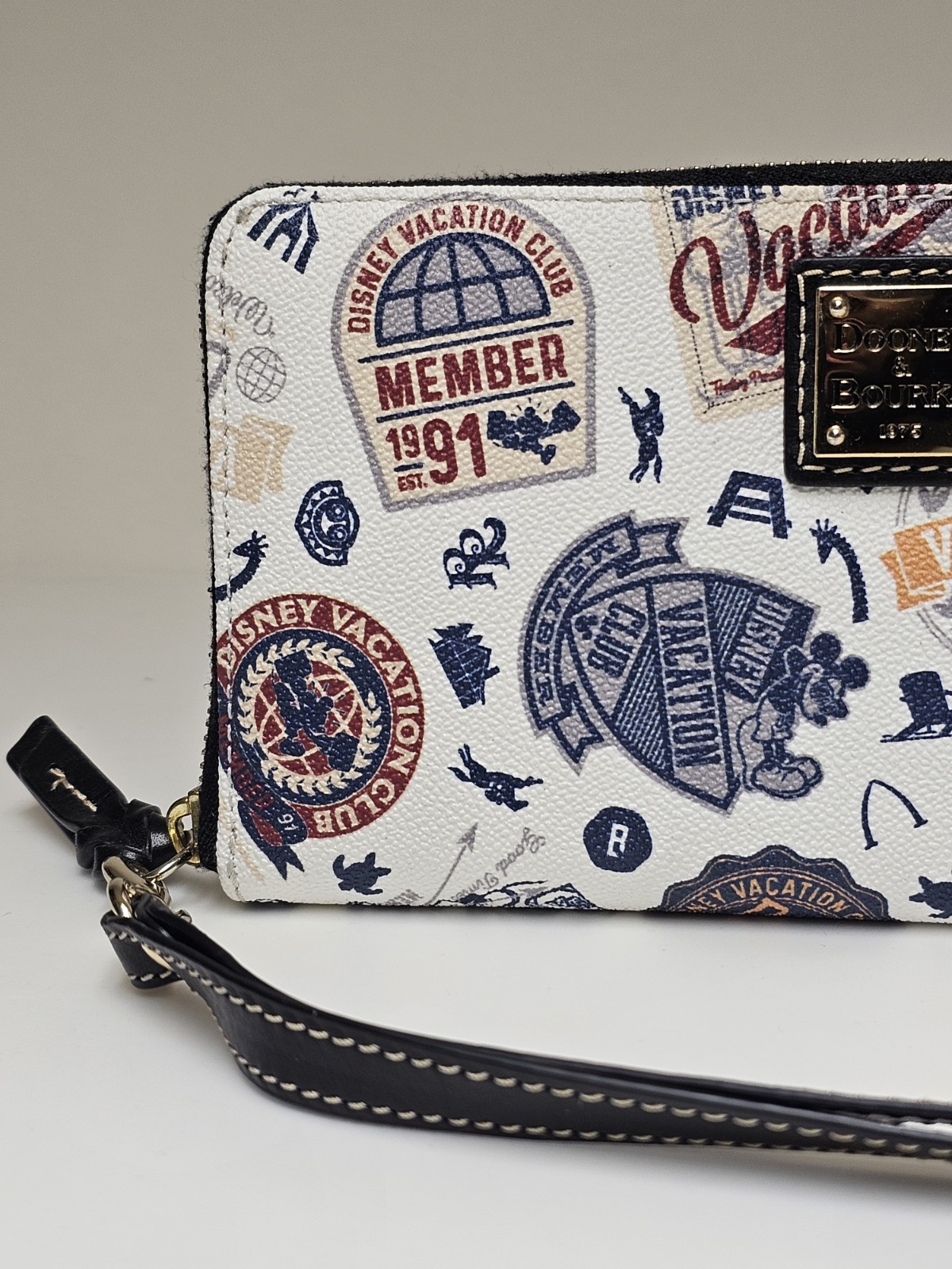 DVC Disney Vacation Club Dooney & Bourke Wallet Wristlet