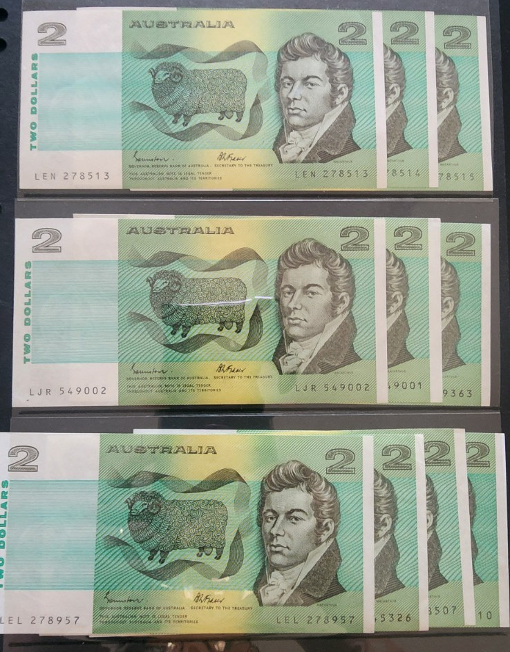 AUSTRALIAN TWO DOLLAR NOTES (10 PIECES) UNC, 2 AND 3 CONSECUTIVE SERIAL NUMBERS