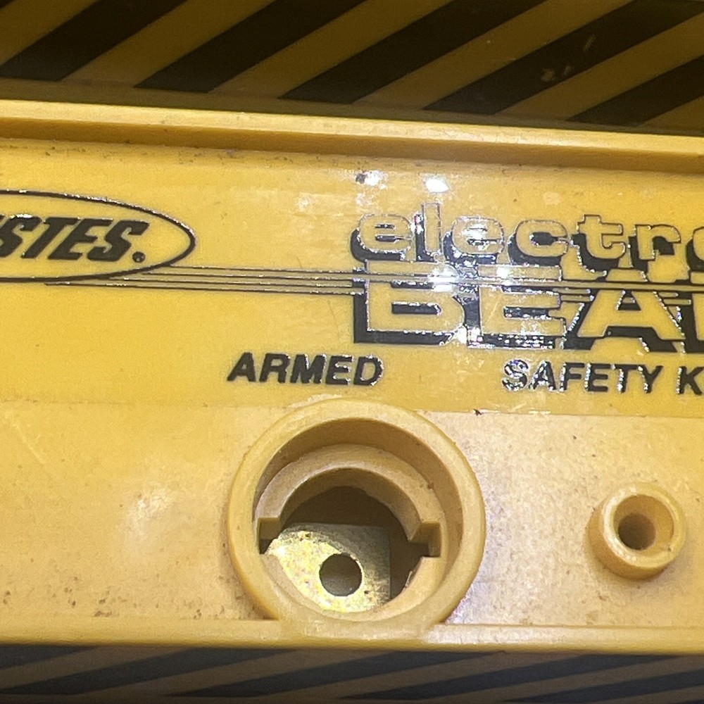 2 ESTES Electron Beam Model Rocket Launch Controllers Safety Key Slot USED