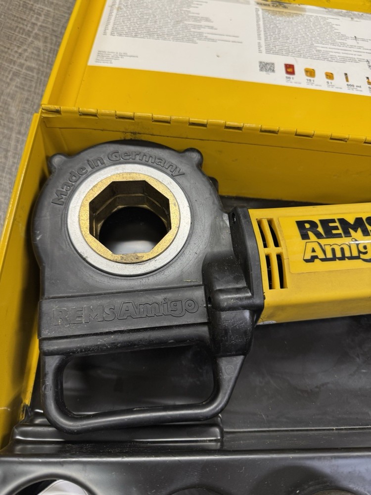 REMS Amigo Pipe Threader 230v + 4 Threaders
