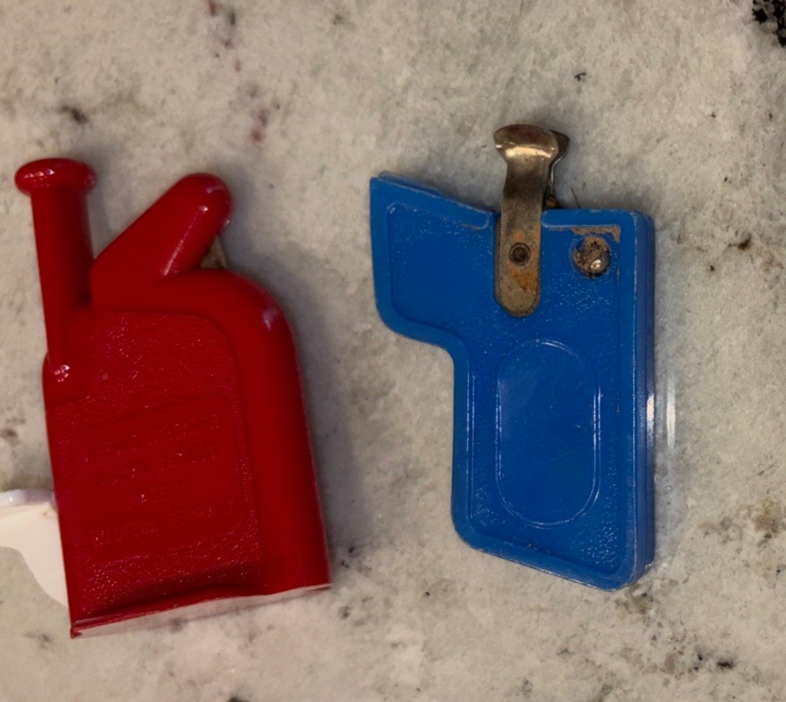 VTG Mid-Century Plastic Einfadel Hexe Needle Threader & Ardee Needle Threader