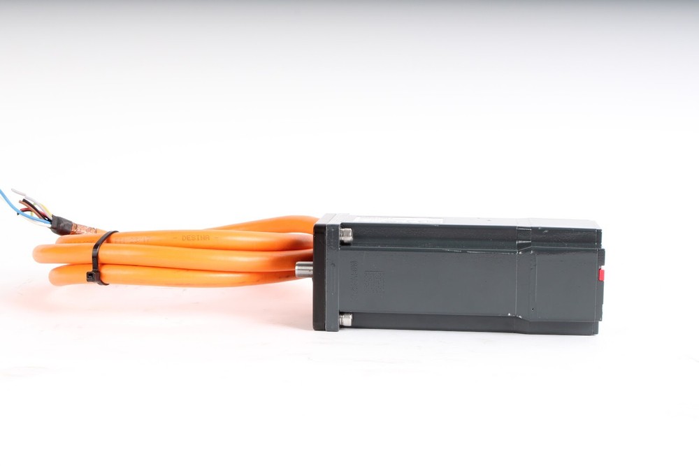 Beckhoff AM8121-0F11-0000 Servo Motor With Cable