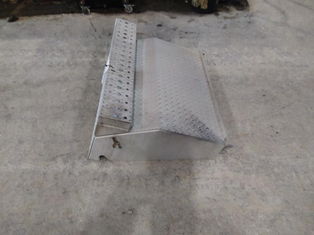 Replaces NA 2011 FREIGHTLINER CASCADIA 125 BATTERY BOX COVER , MN