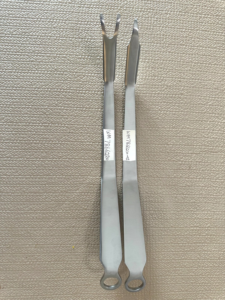 2 PCS ORTHOPEDIC RETRACTOR (  READ DESCRIPTION )