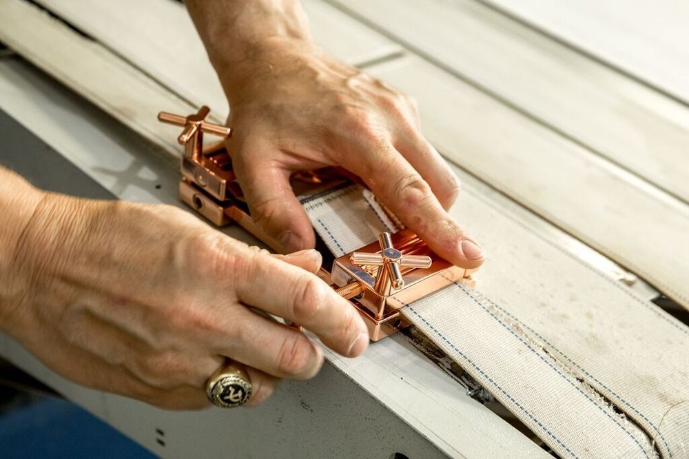 Belt Puller , Stretching tool , Conveyor , Laundry Folder. Limited space access