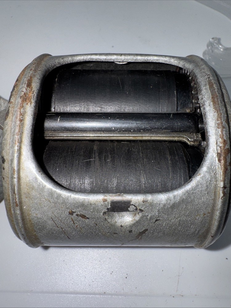 Antique 1915 Twinplex Safety Razor Double Edge Blade Stropper Sharpener Shaver