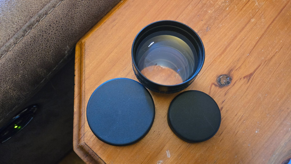 SONY VCL R2037 Tele Conversion Lens x 2.0 + Caps