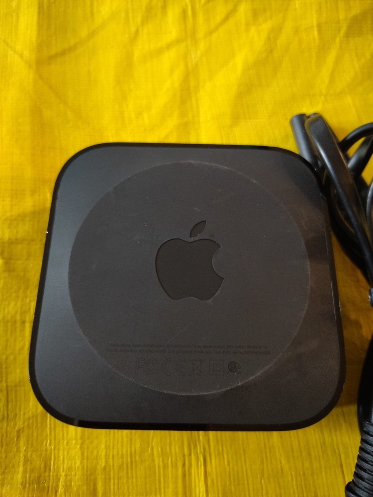 apple a1625 w/ power cable No Remote