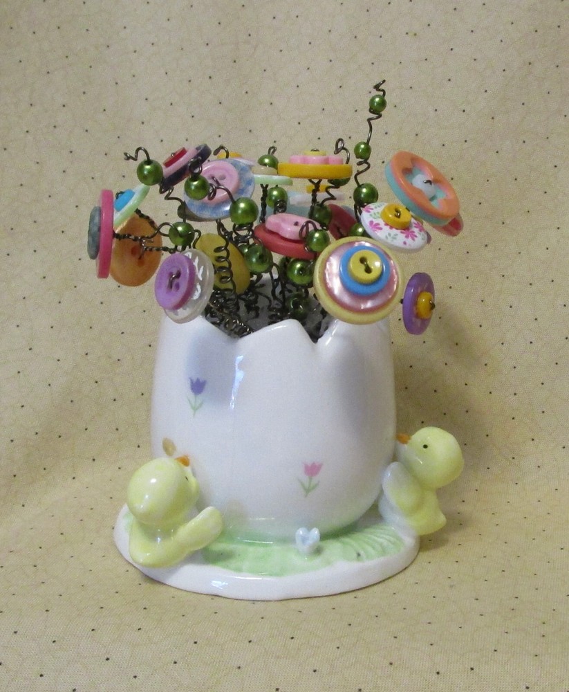 Button Bouquet in "Broken Egg Vase" with 3 Chicks. Great gift! Easter
