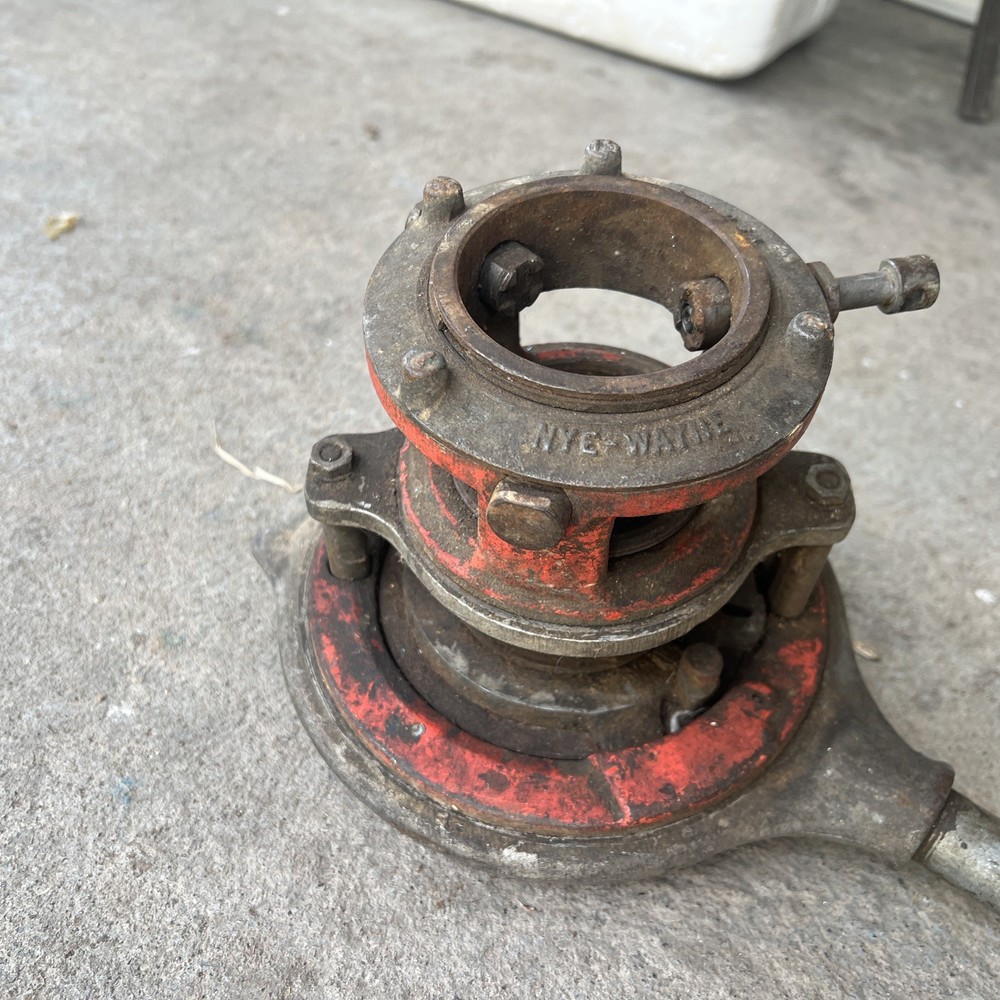 NYE WAYNE 1in to 2in Adjustable Ratcheting Pipe Threader with die