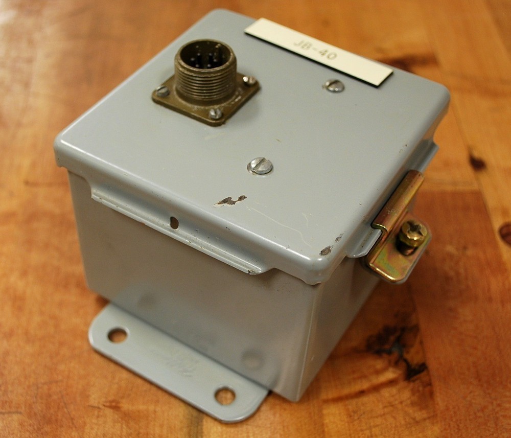 Hoffman A404CH Junction Box, 4" x 4" x 3", Continuous Hinge Clamp - USED