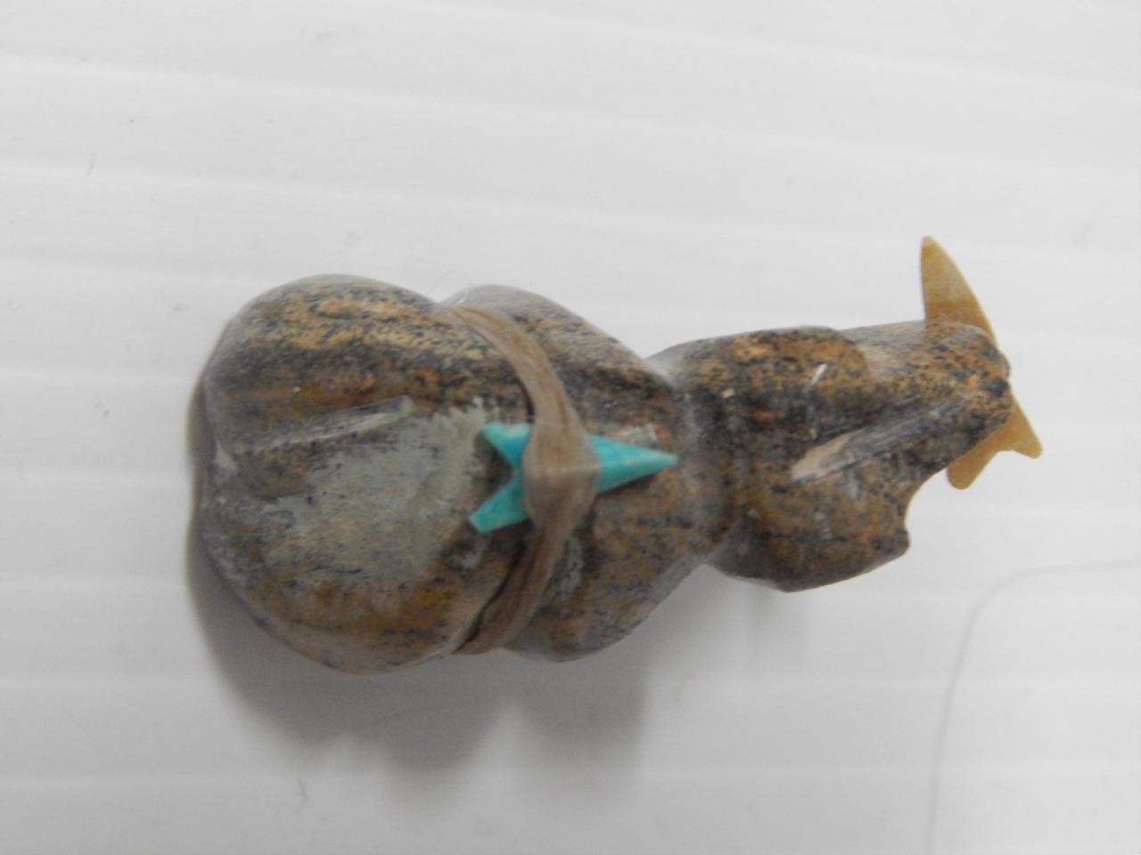 VINTAGE ZUNI INDIAN STONE BEAR FETISH ONE TURQUOISE OFFERING +ARROWHEAD IN MOUTH