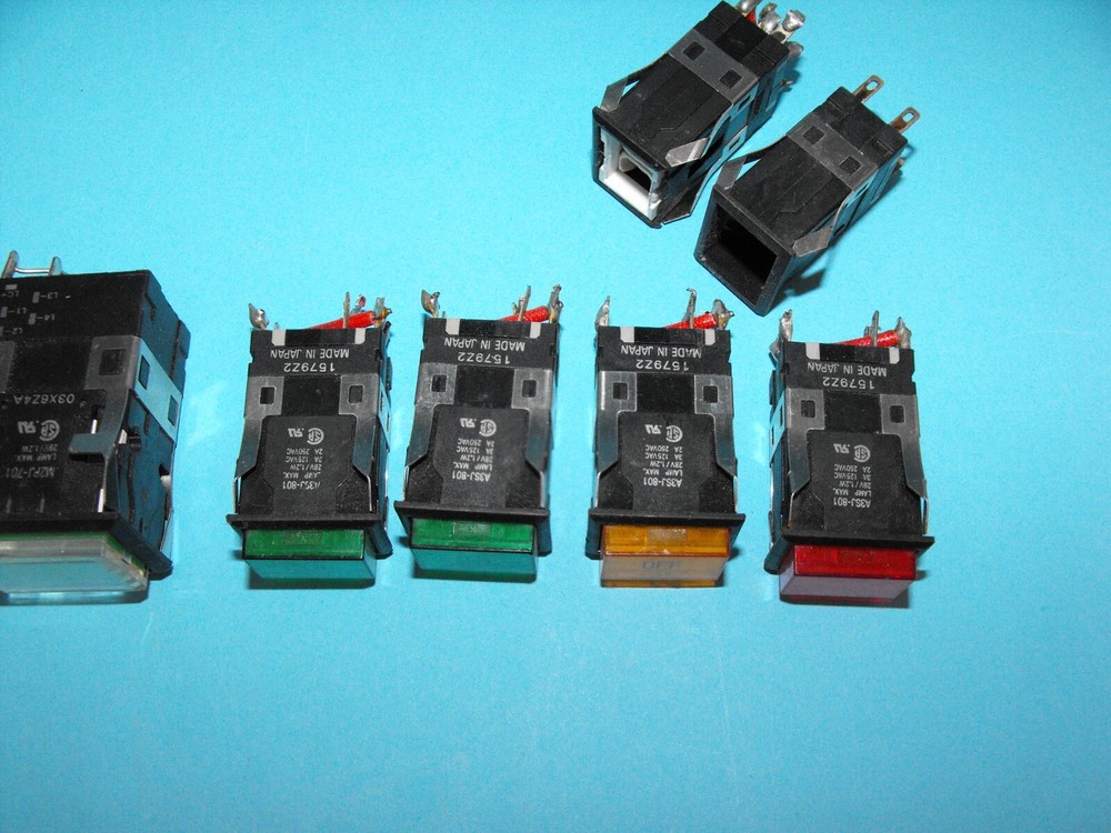 Omron M2PJ-701+A3SJ-801.Lighted Pushbutton Switch Lamp.(LOT10PCS).USED