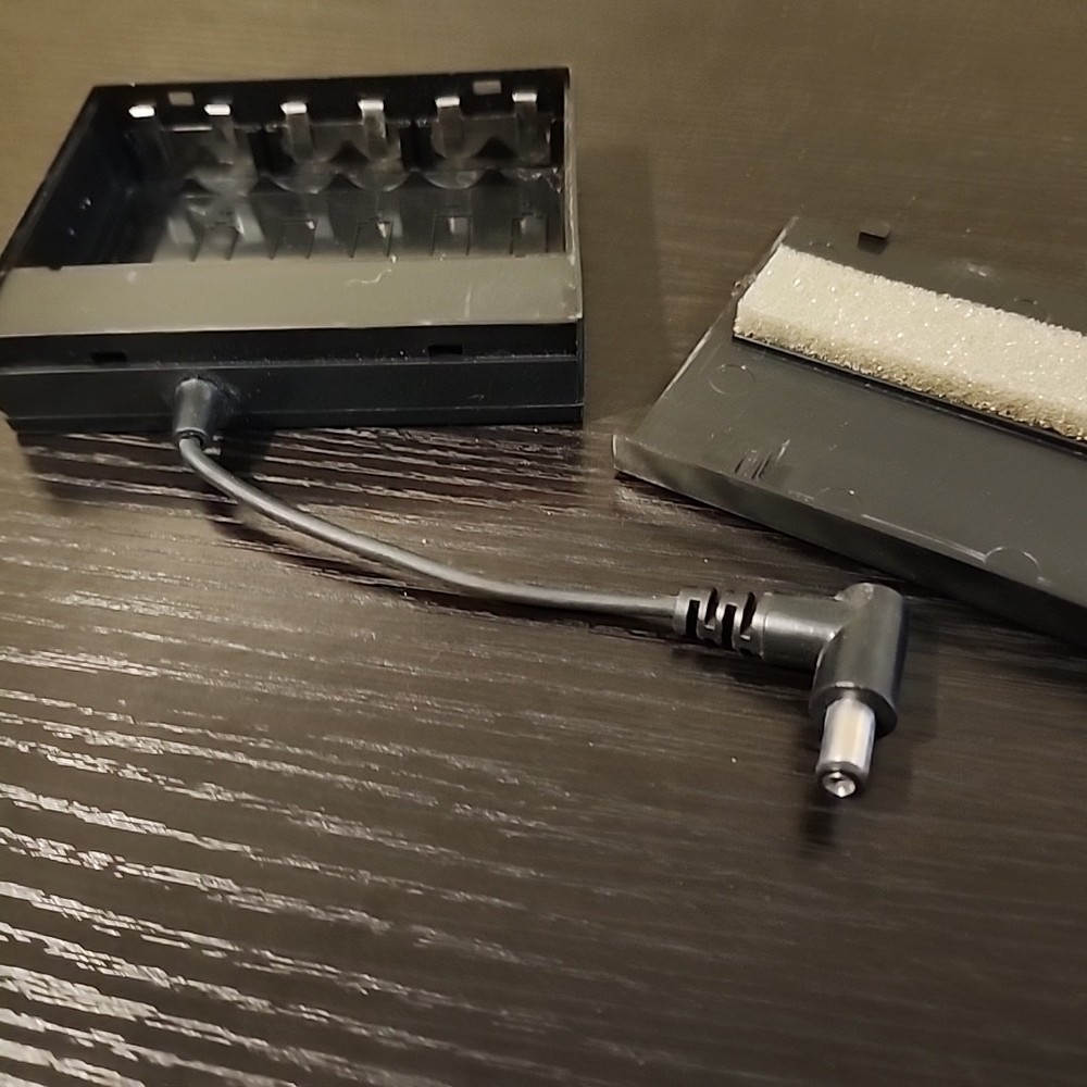 12V Battery Box & 12 Volt Plug (substitute for plug-in supply) Used Untested