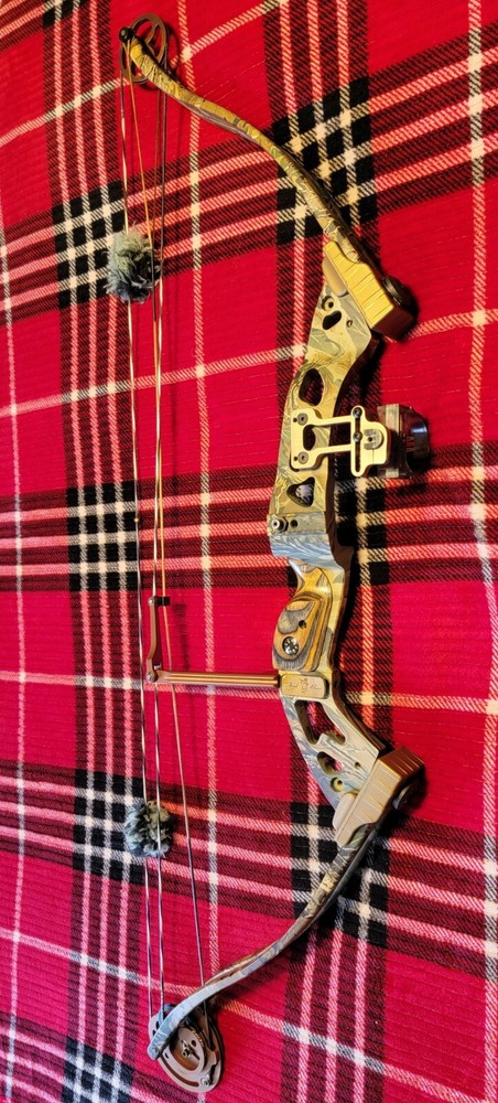 Fred Bear Code Compound Bow + Arrows and Case + QUICK shot Minty