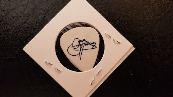 KISS / GENE SIMMONS - VINTAGE ORIGINAL "FAREWELL TOUR 2000" GUITAR PICK