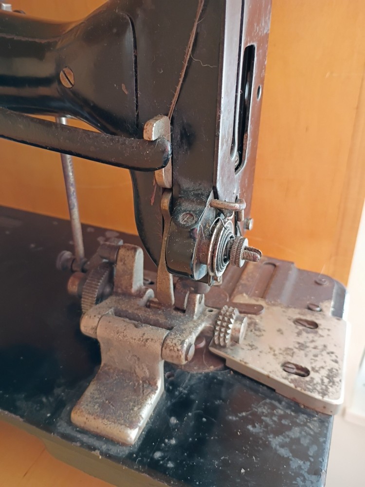 Singer 32-48 Industrial Sewing Machine