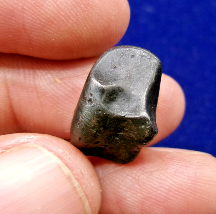 ORIENTED 7.21 gram - Sikhote Alin Meteorite Individual - 1947 fall in Russia