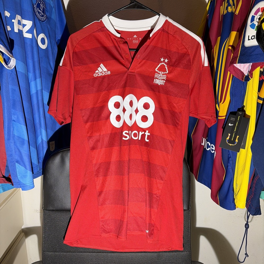 16/17 NOTTINGHAM FOREST HOME JERSEY SIZE S GOOD CONDITION