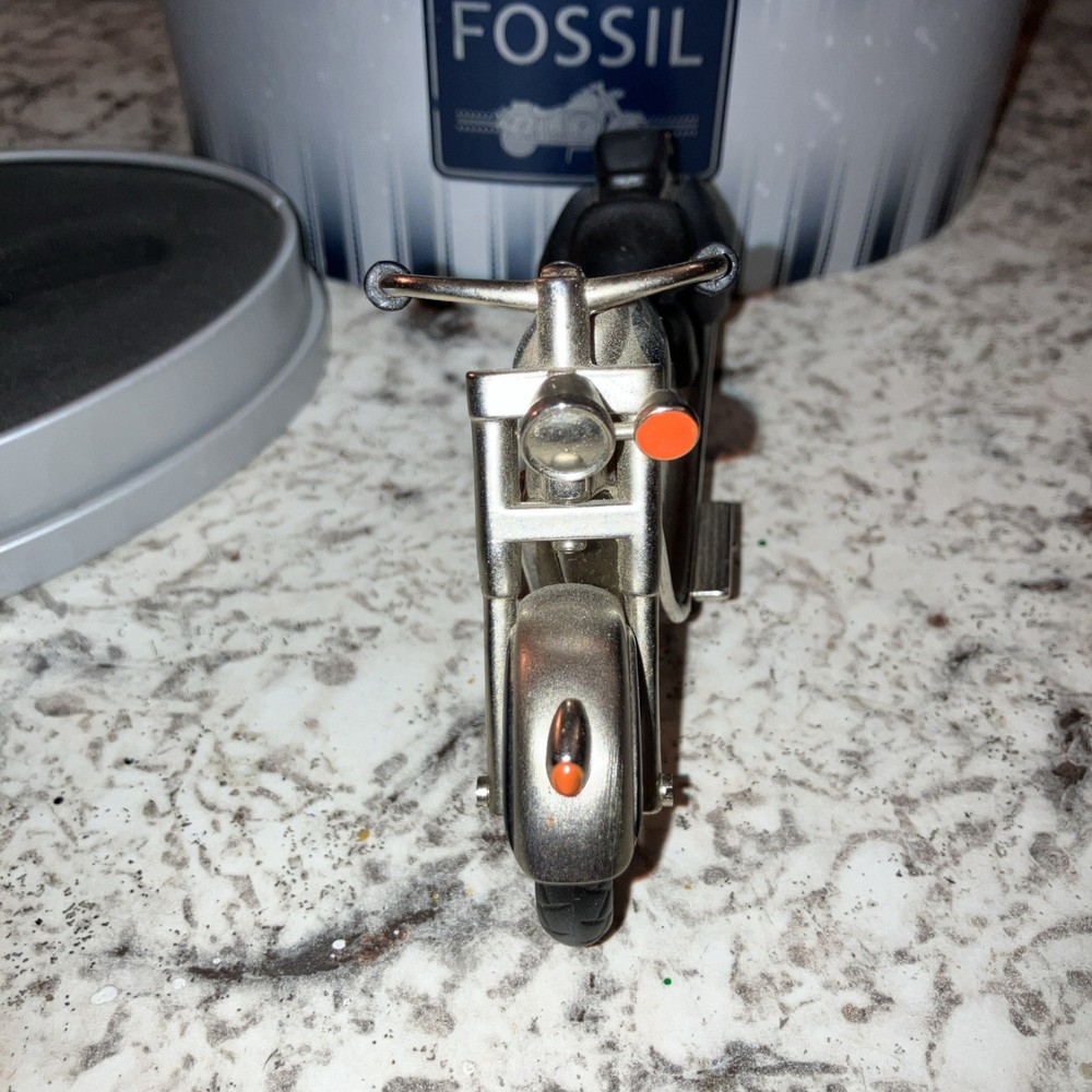 Fossil Motorcycle Desk Clock 2005 Wheels Kickstand Handlebars Move. 1 Headlight