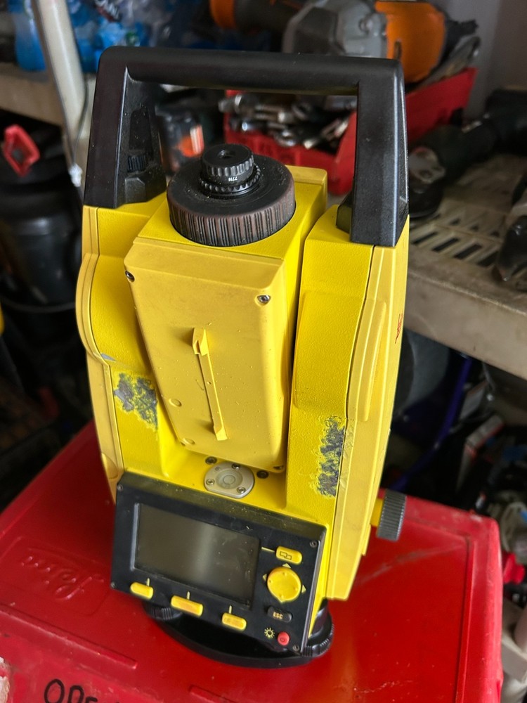 Leica Builder Theodolite, R 200M