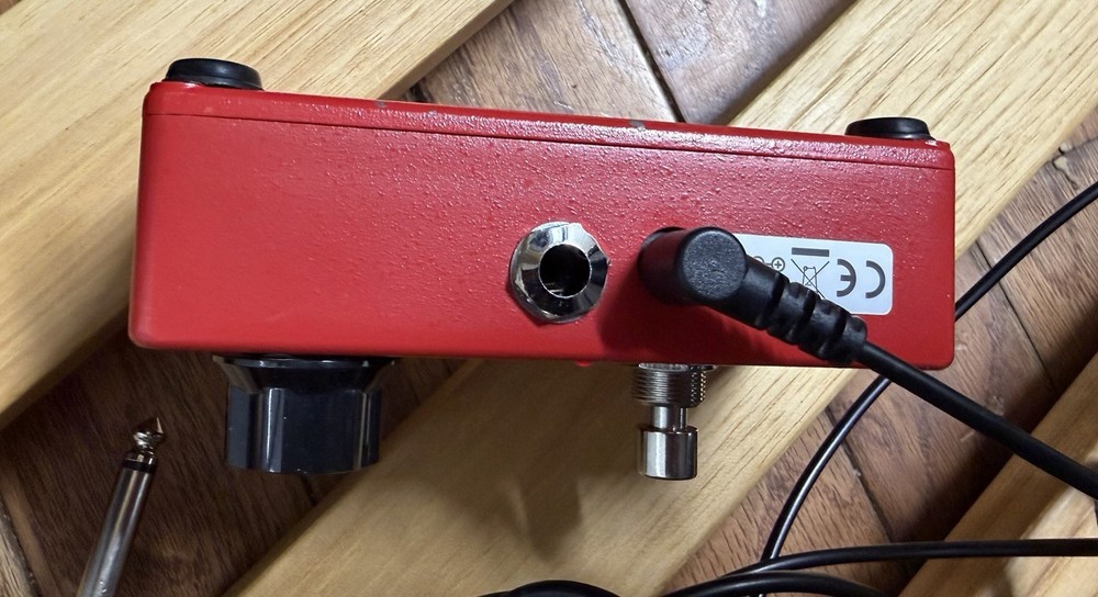 MXR Dyna Comp Red Analog Compressor Effect Pedal for Electric Guitar