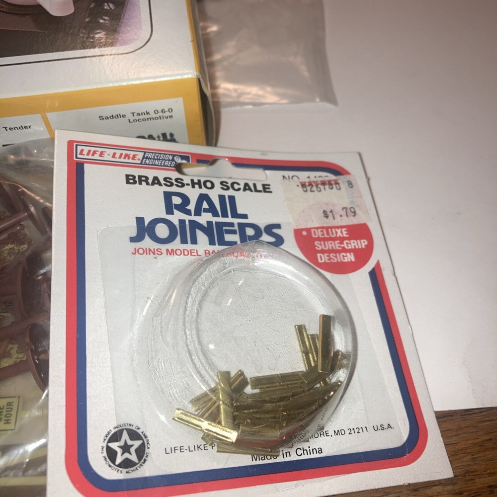Bachmann HO Power Pack 2 Boxes Train Tracks Bridge And Other Accessories