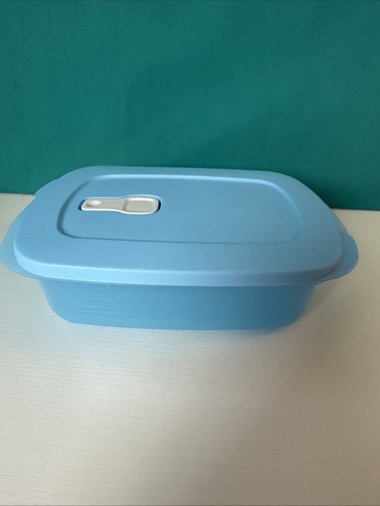 Tupperware Crystalwave plus Stain Guard 4 cup rectangular container light Blue