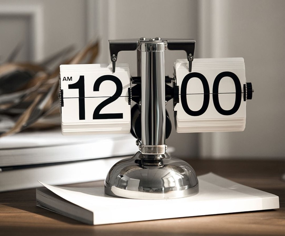 European-style creative personality automatic page-turning simple retro clock