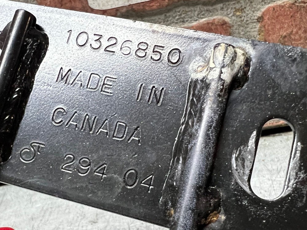 05-13 CORVETTE C6 OEM TARGA LATCH REAR