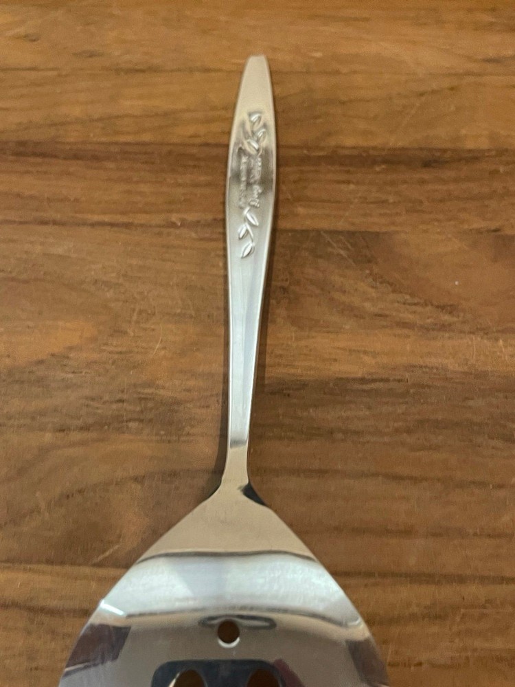 International Deep Silver LAUREL MIST pie server