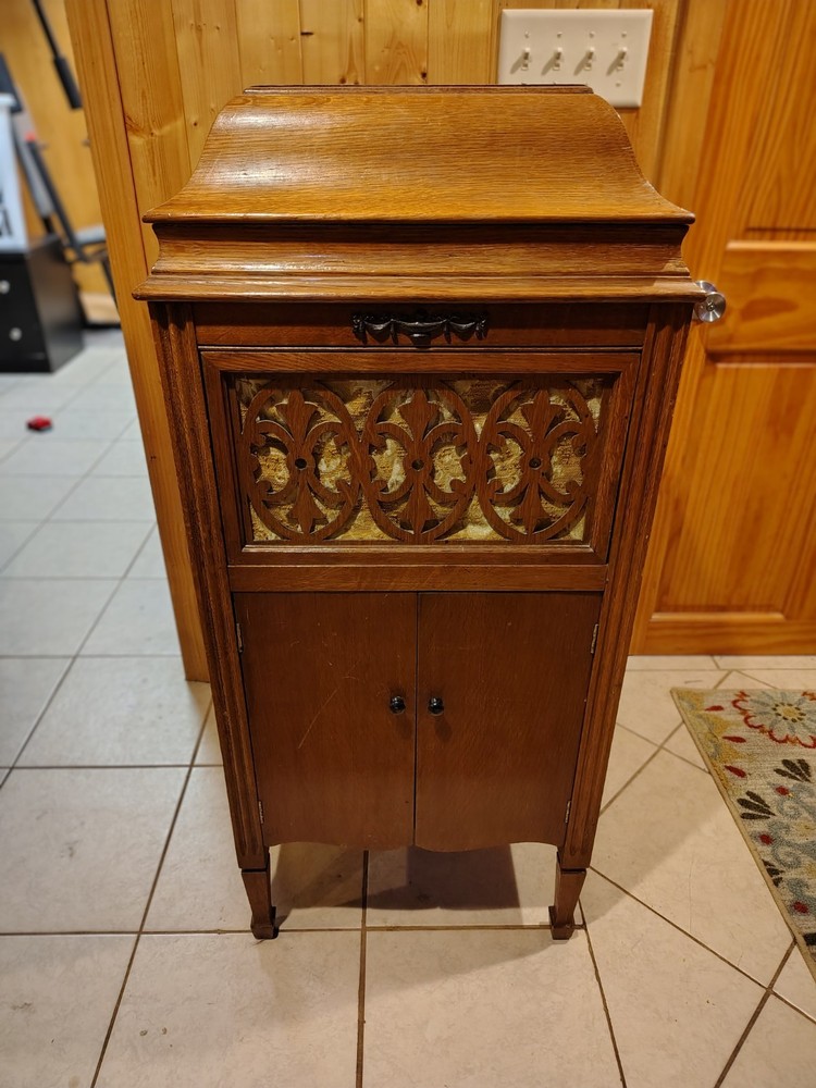 Antique Silvertone Phonograph with Victrola Workings