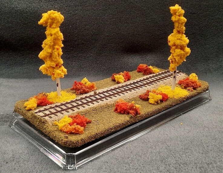 HOn3 SCALE 9" SINGLE TRACK DISPLAY CASE - FALL FOILAGE SCENE- FOR ANY HOn3