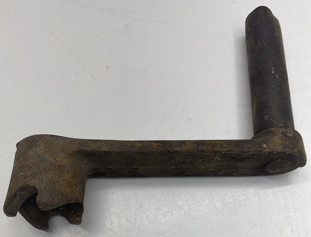 VINTAGE  HIT AND MISS ENGINE HAND CRANK