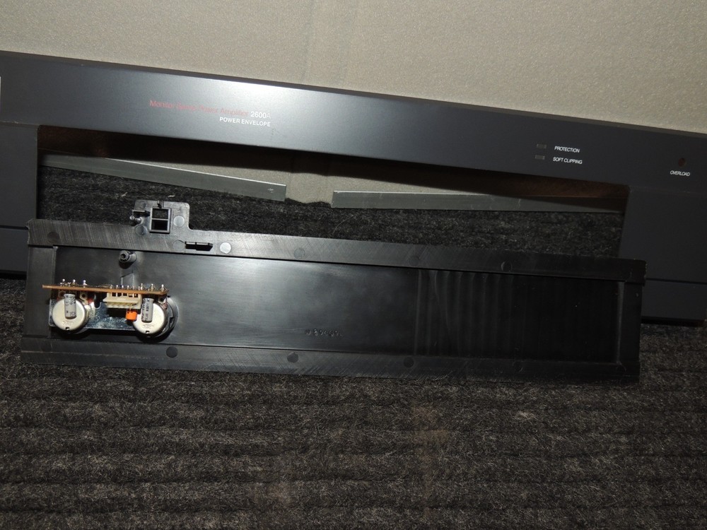 NAD 2600 A Power Amplifier Face Plate