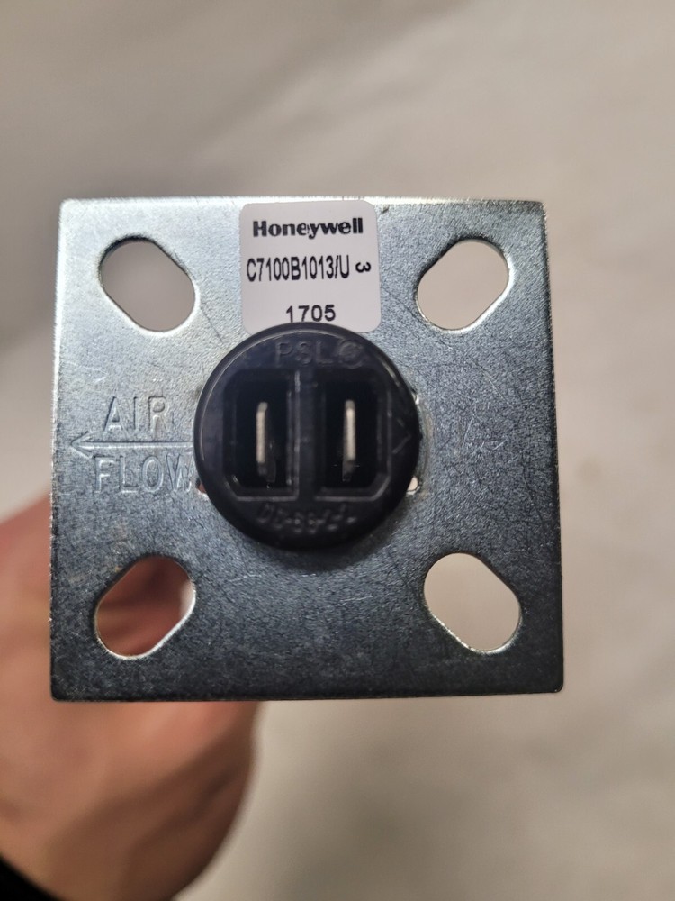 HONEYWELL C7100B1013U THERMISTOR SENSOR 205888