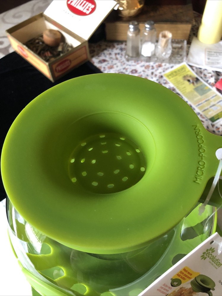 Ecolution Micro-Pop Microwave Popcorn Popper Avocado Green Unused