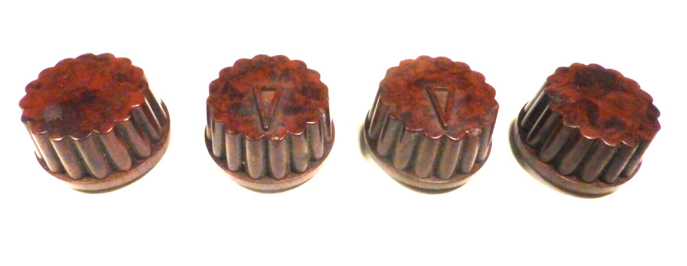 vintage UNKNOWN PHILCO MODEL:   SET OF 4 BAKELITE PUSH-ON KNOBS - 1" on bottom