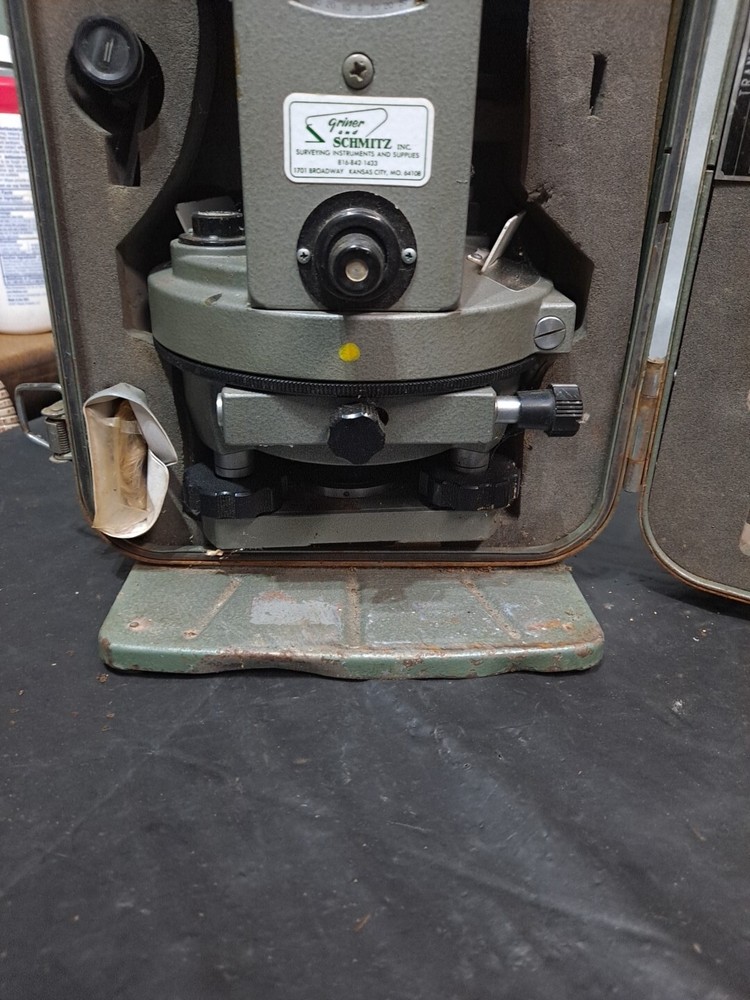 SCHNEIDER TT-700 Engineers Optical Plummet Transit with Case NICE