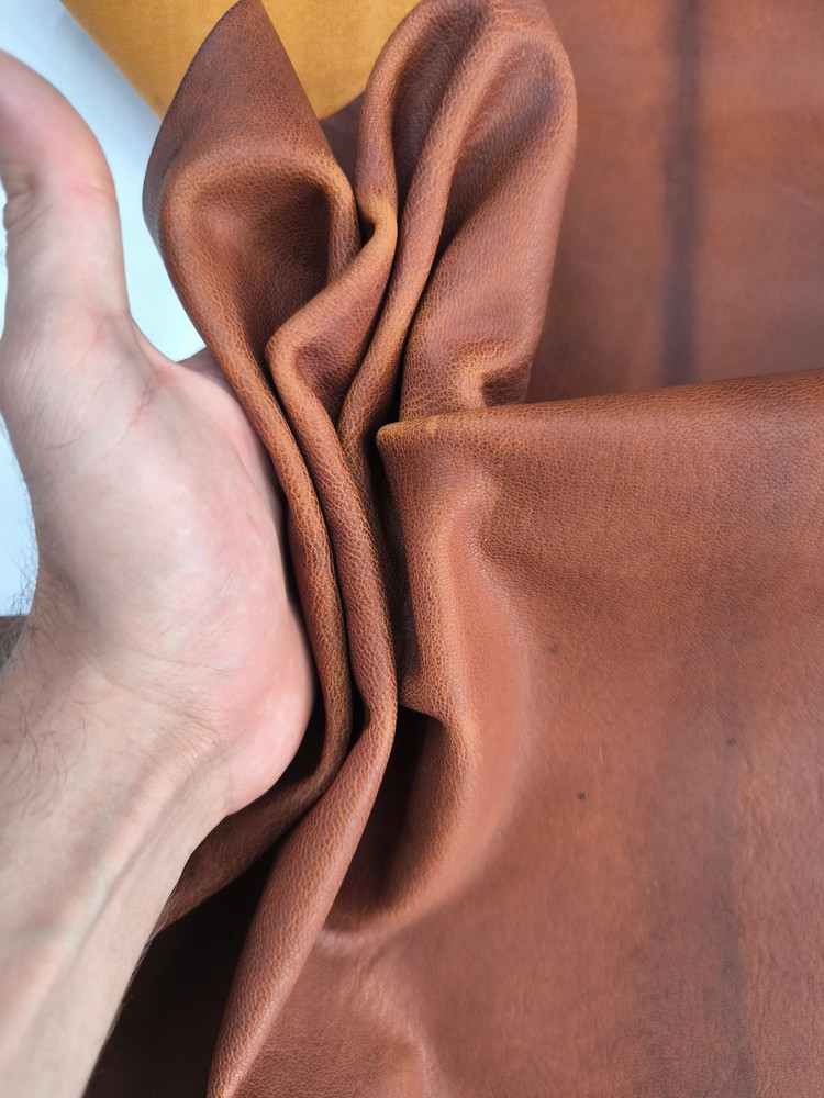 Waxy Goat Leather: Soft, Thick Pull-Up Leather for Crafts